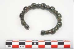 Foto von Bronzeknotenarmreif (NHMW-PRAE-025965)